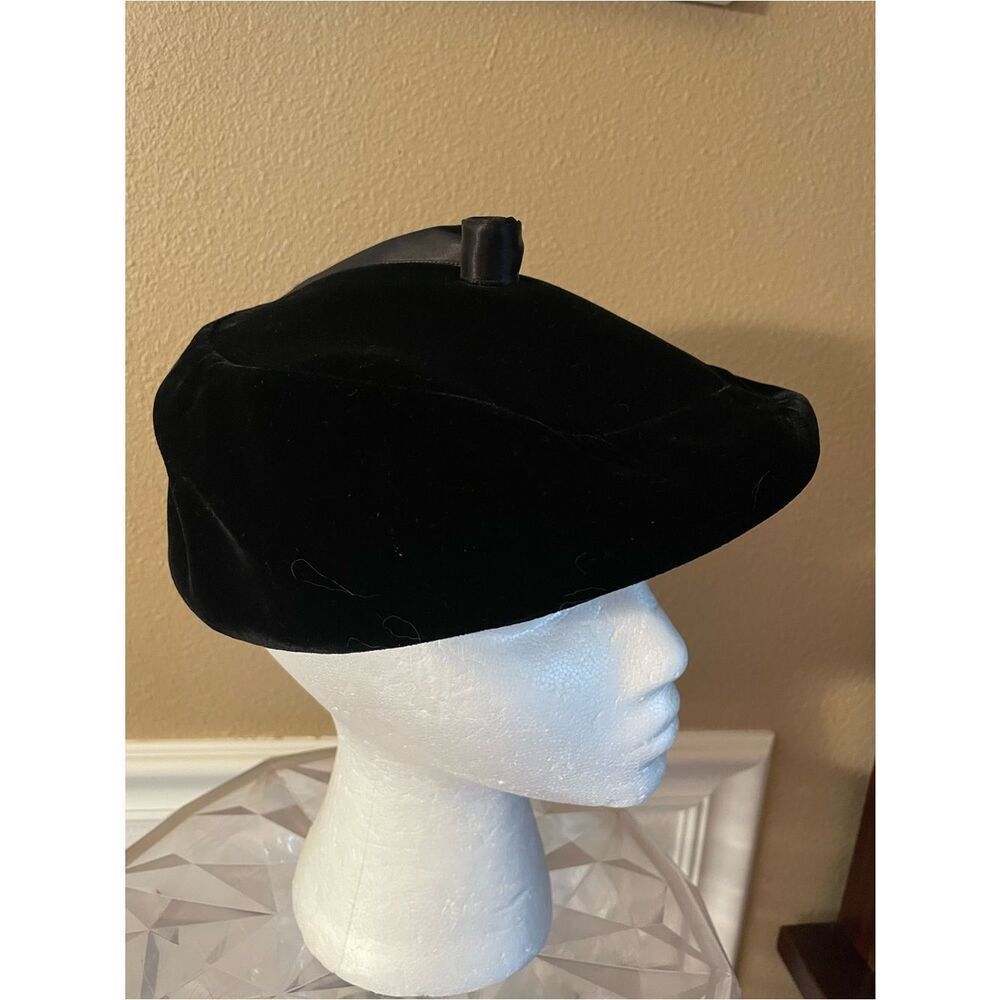 Sally Vielor Headlines Vintage Black Velvet Womens Beret Hat